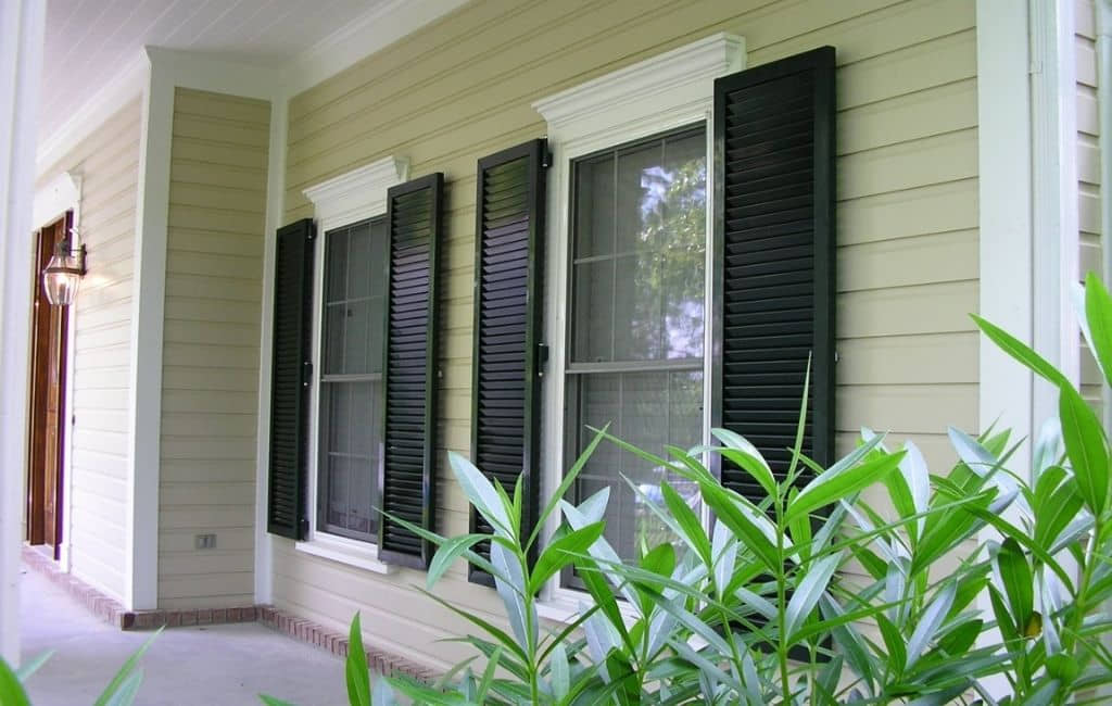 How to Select Style And Size Of Exterior Window Shutters